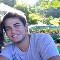 Vinícius Andrade – Medium