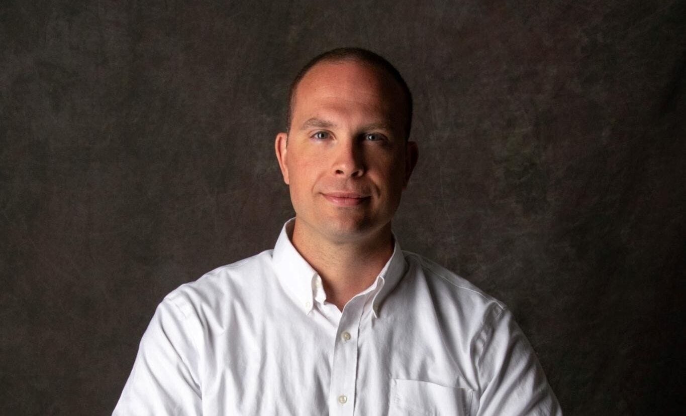 David officials. конгрессмен дэвид филлипс. бывший агент цру. хитрый тренер. дэвид хейл портной.