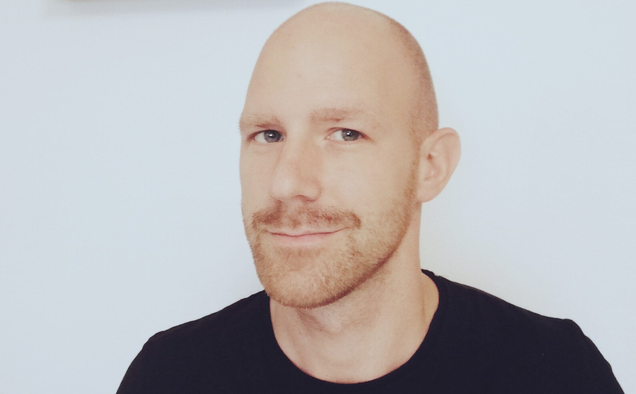 Chris Van Krainsson – Medium