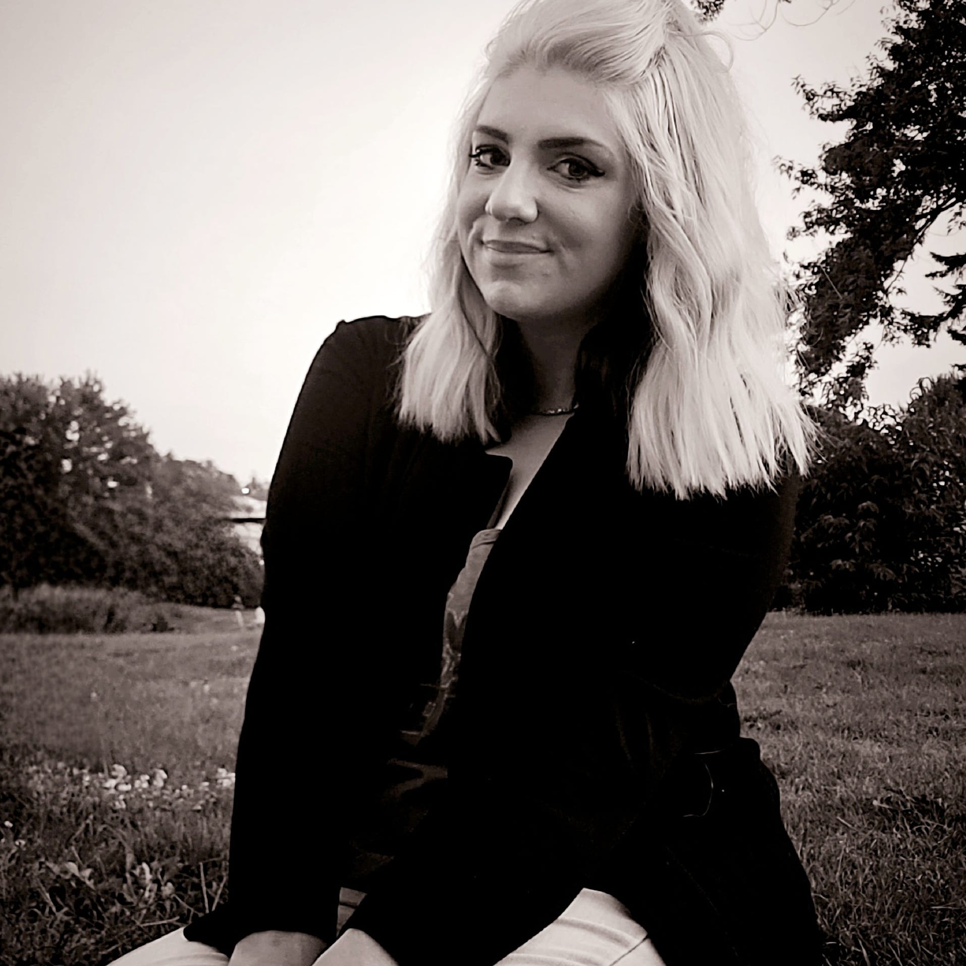 about-hannah-theresa-medium
