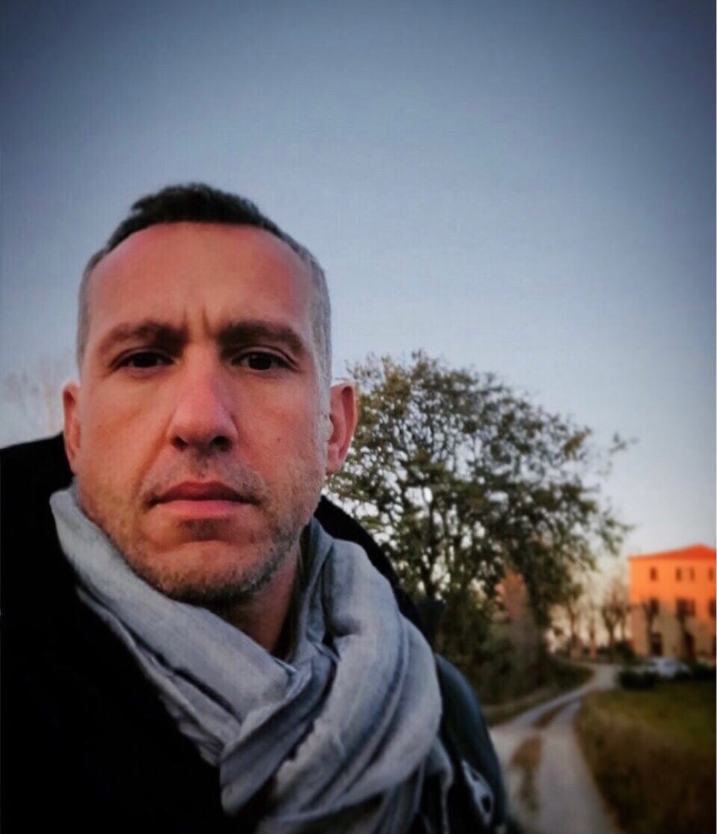 Leonardo Cossari Medium Leonardo Cossari Medium