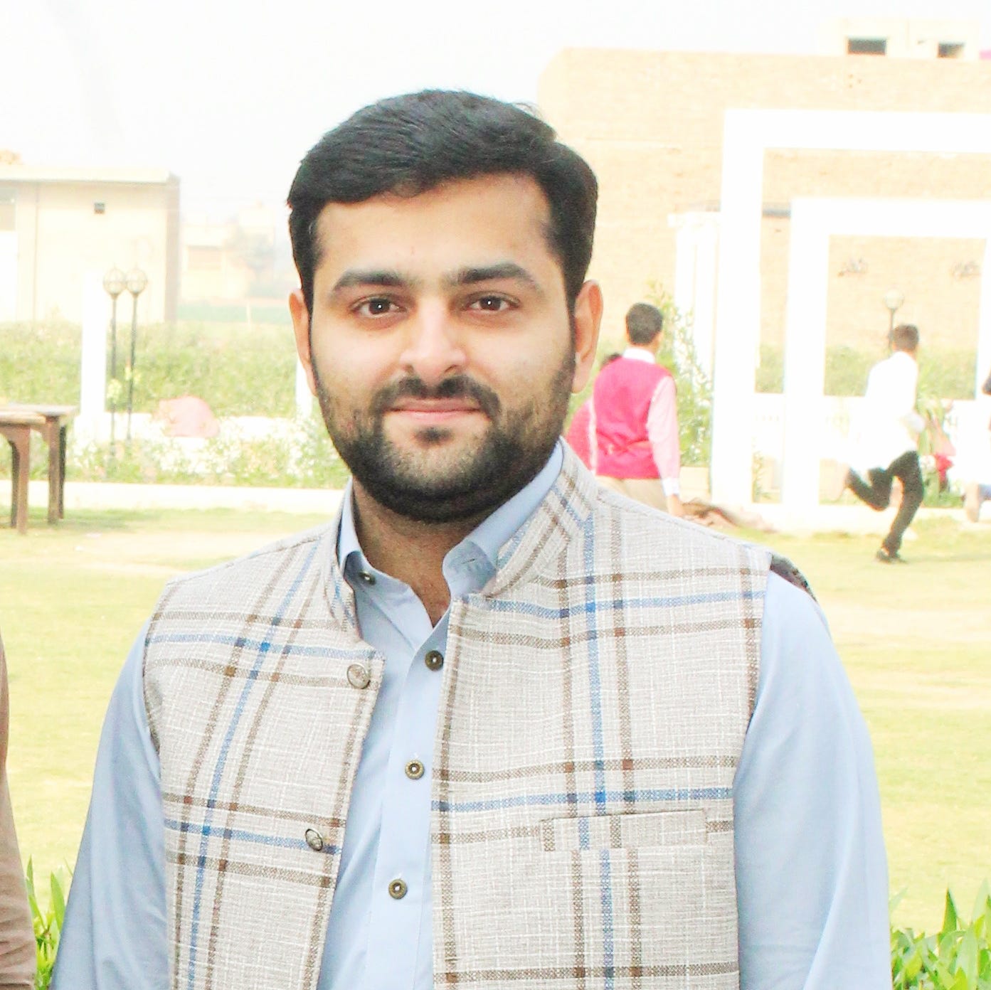 Waqar mumtaz medium