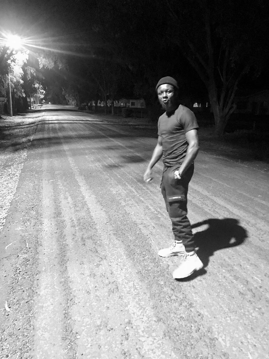 Claudias Musavini – Medium Claudias Musavini – Medium