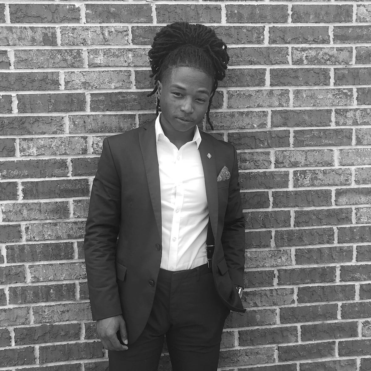Ashton Holmes – Medium