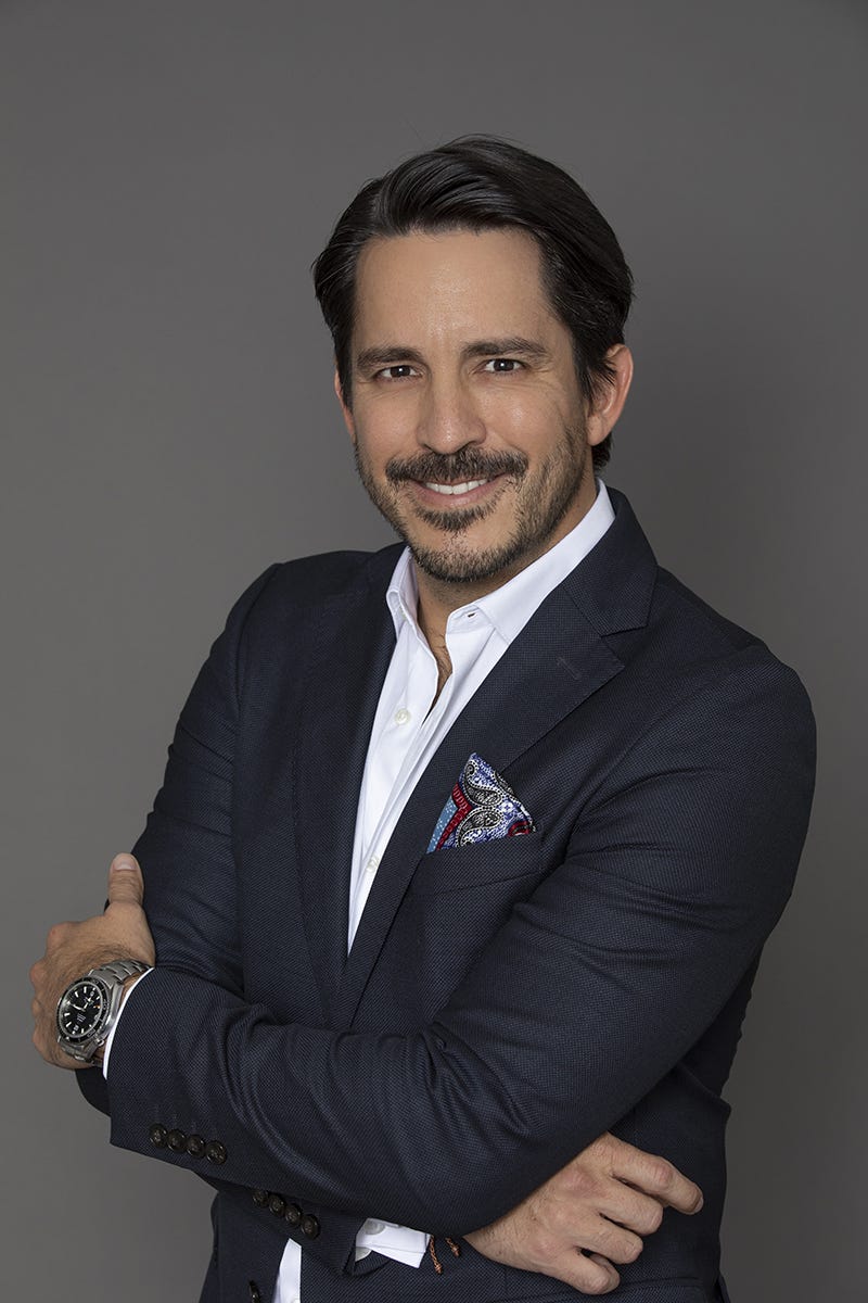 About Roberto Peralta Medium