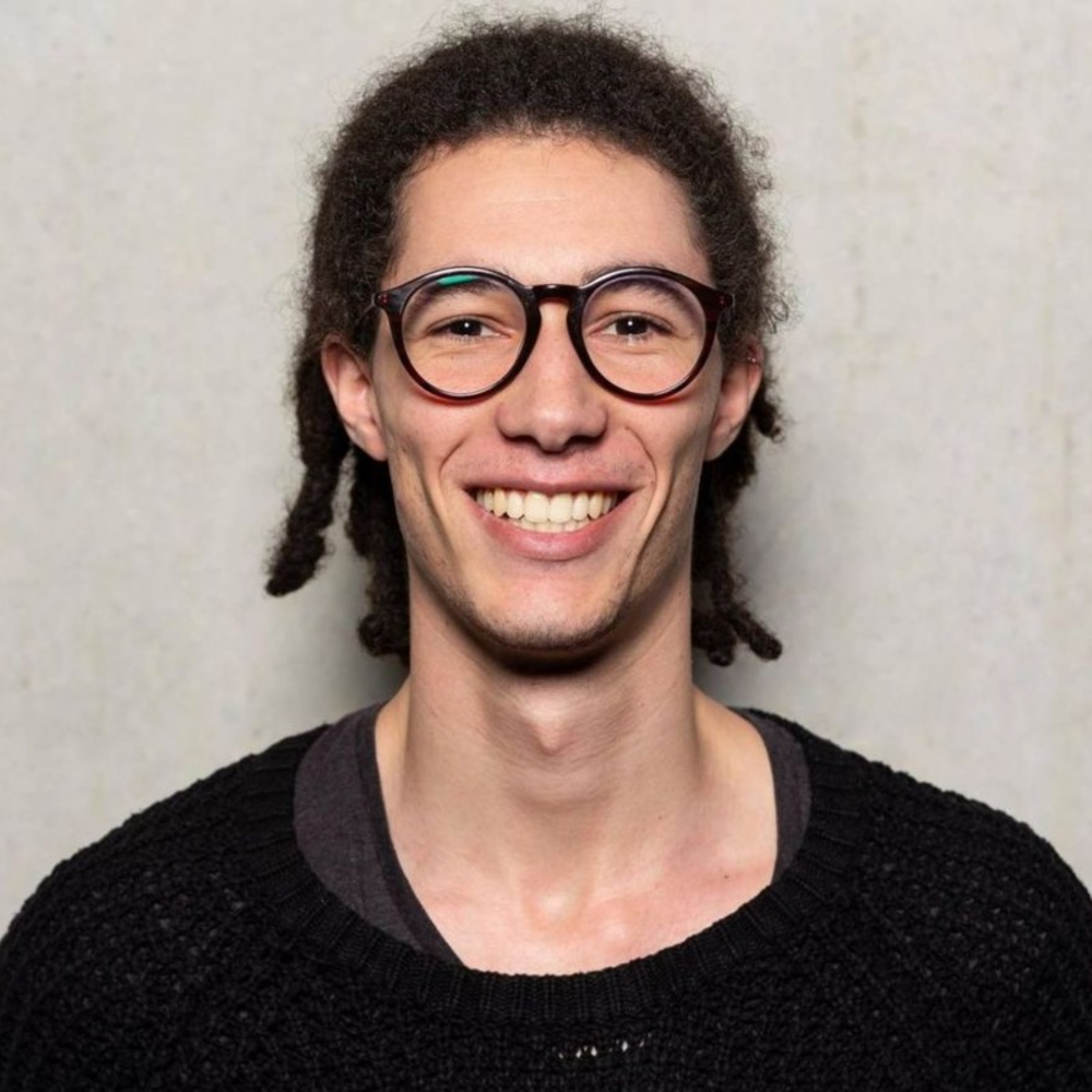 Daniel Doe – Medium