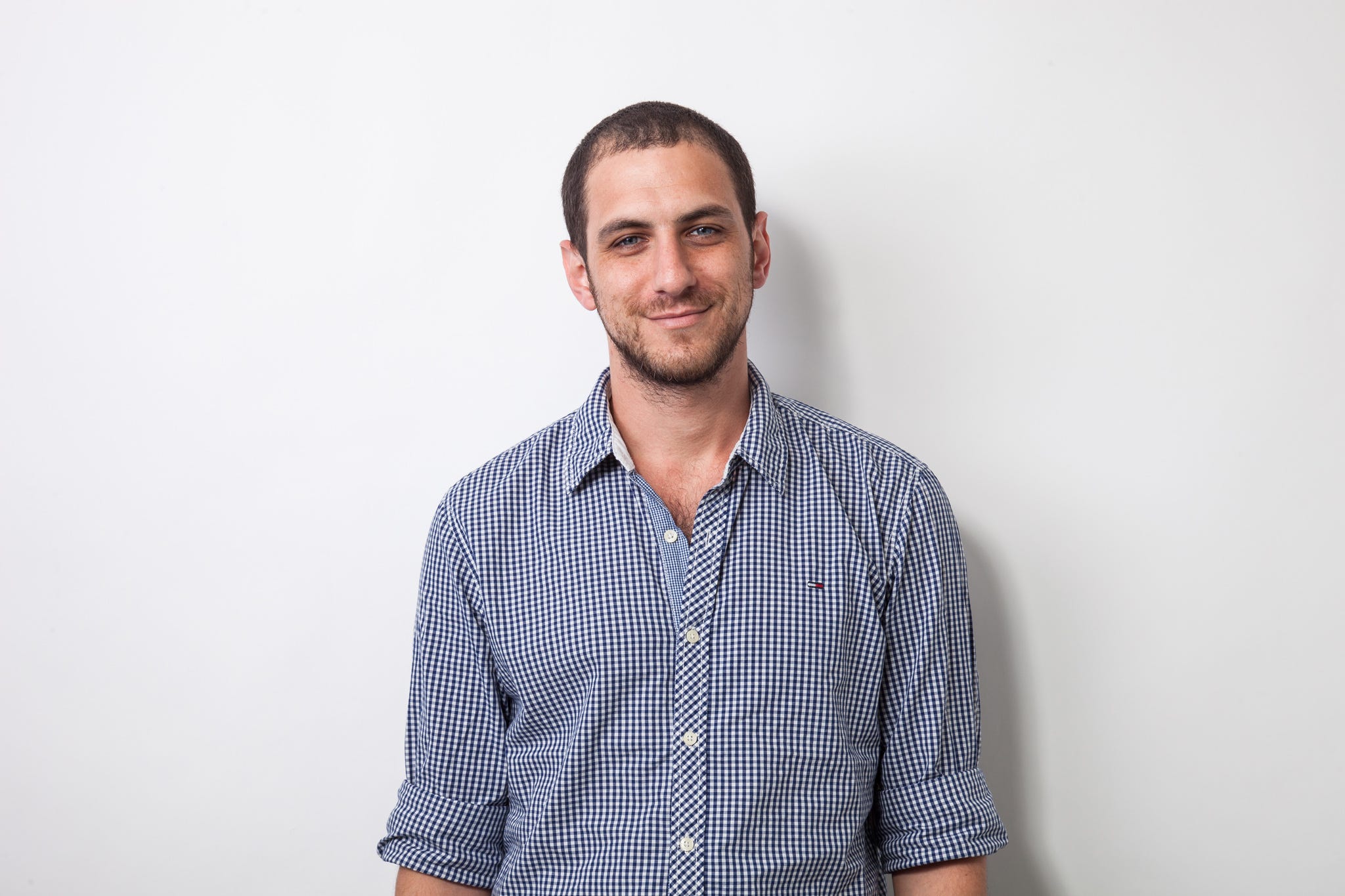 Dan Levy Medium