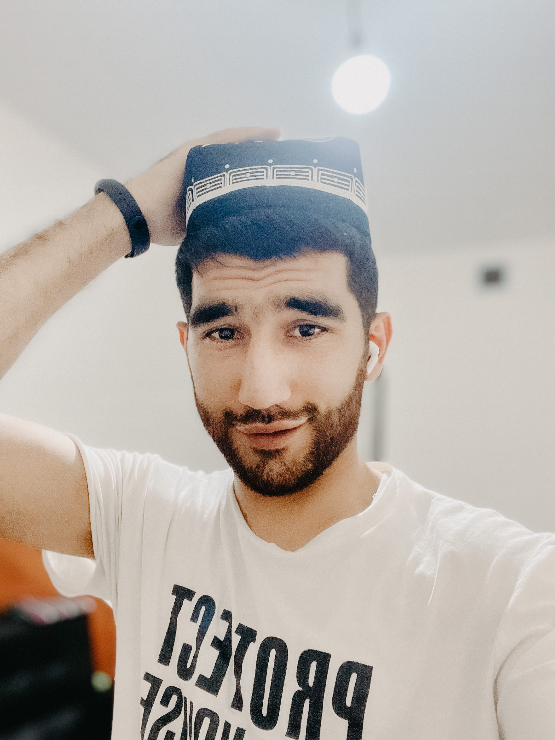 A'zam Amonov – Medium