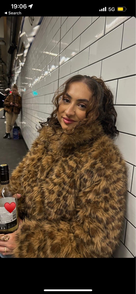 About – Lola Sharp – Medium