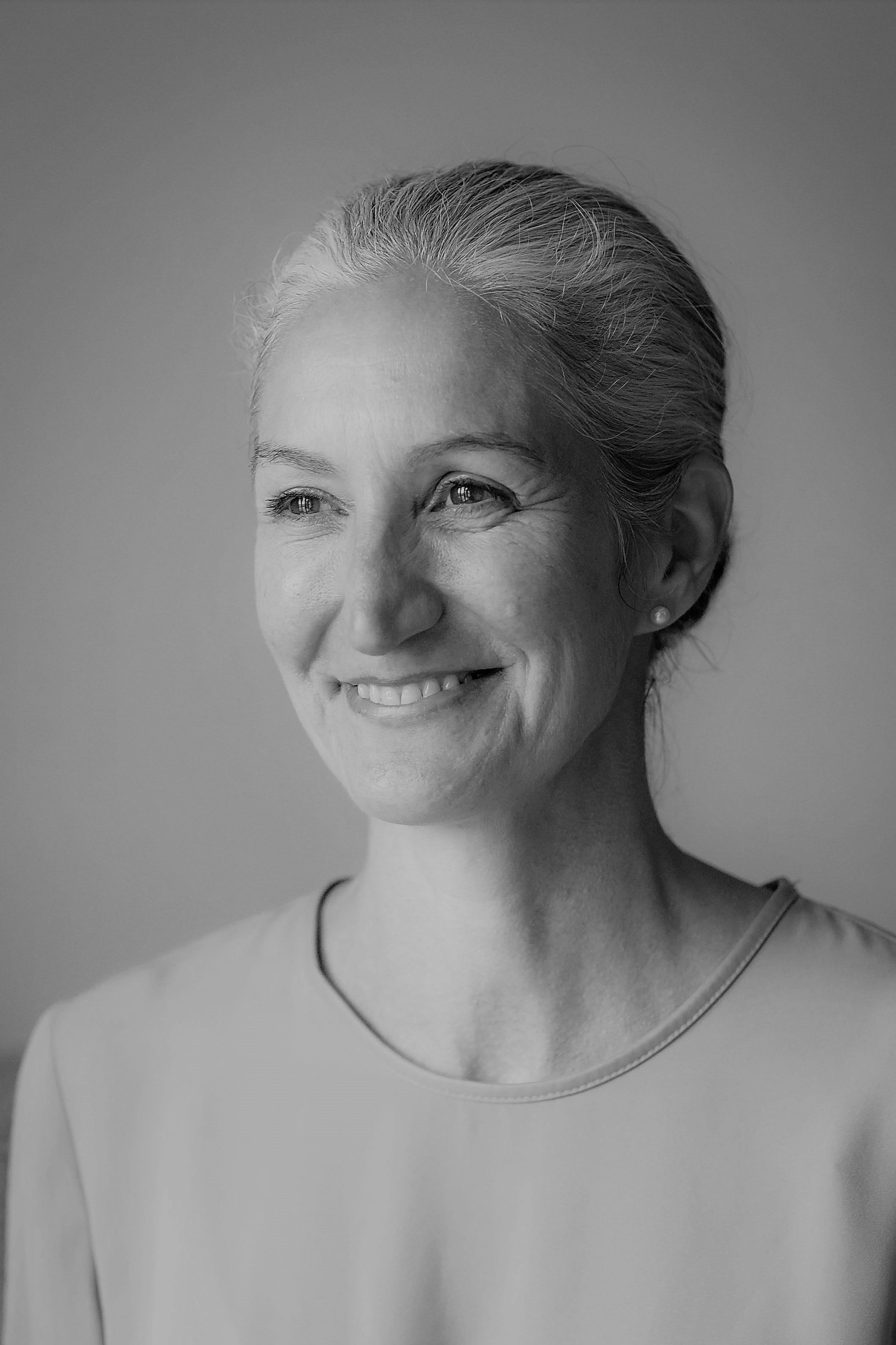 About Lorraine Lorimer Medium