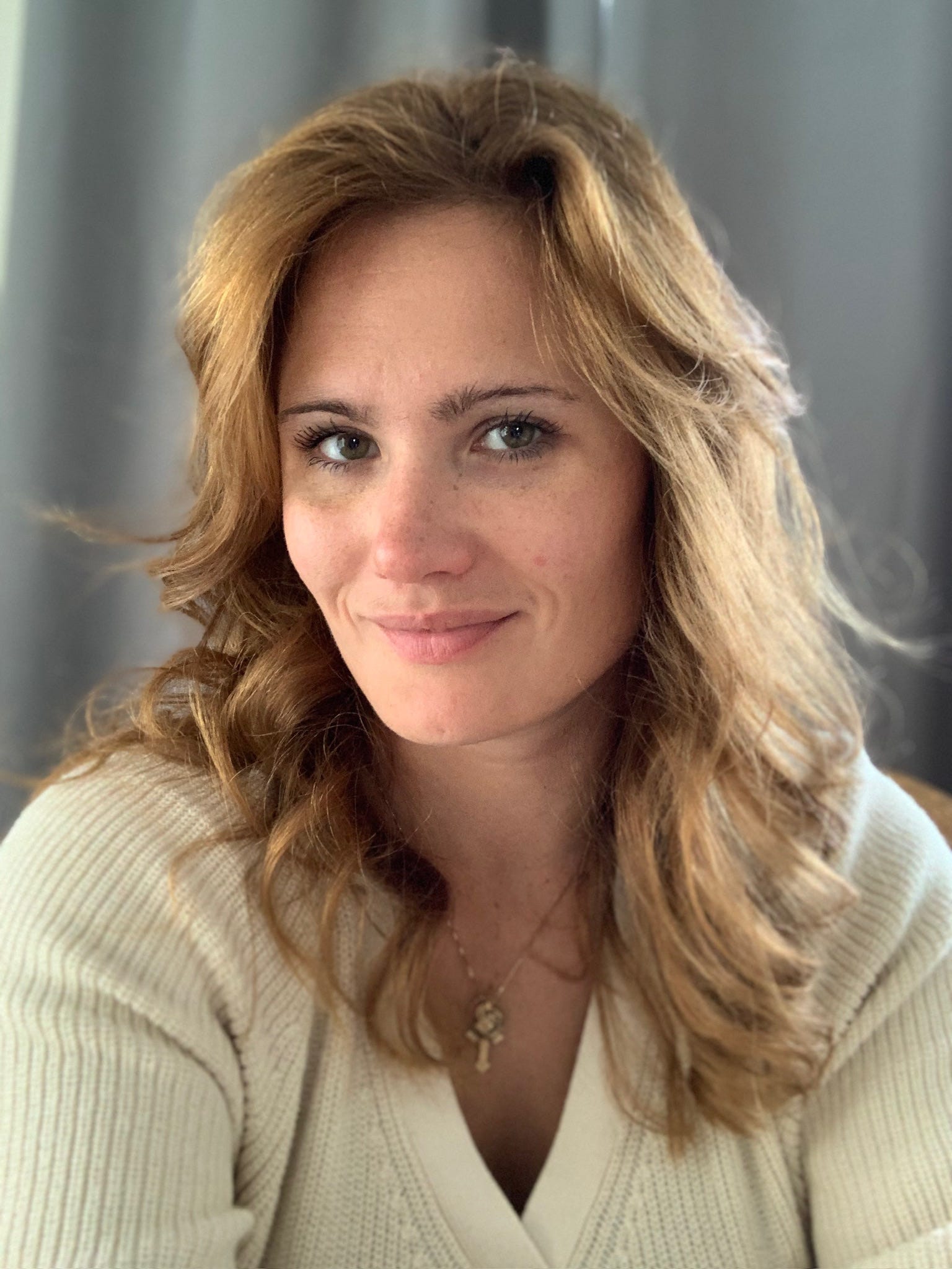 Jennifer Rowe Medium