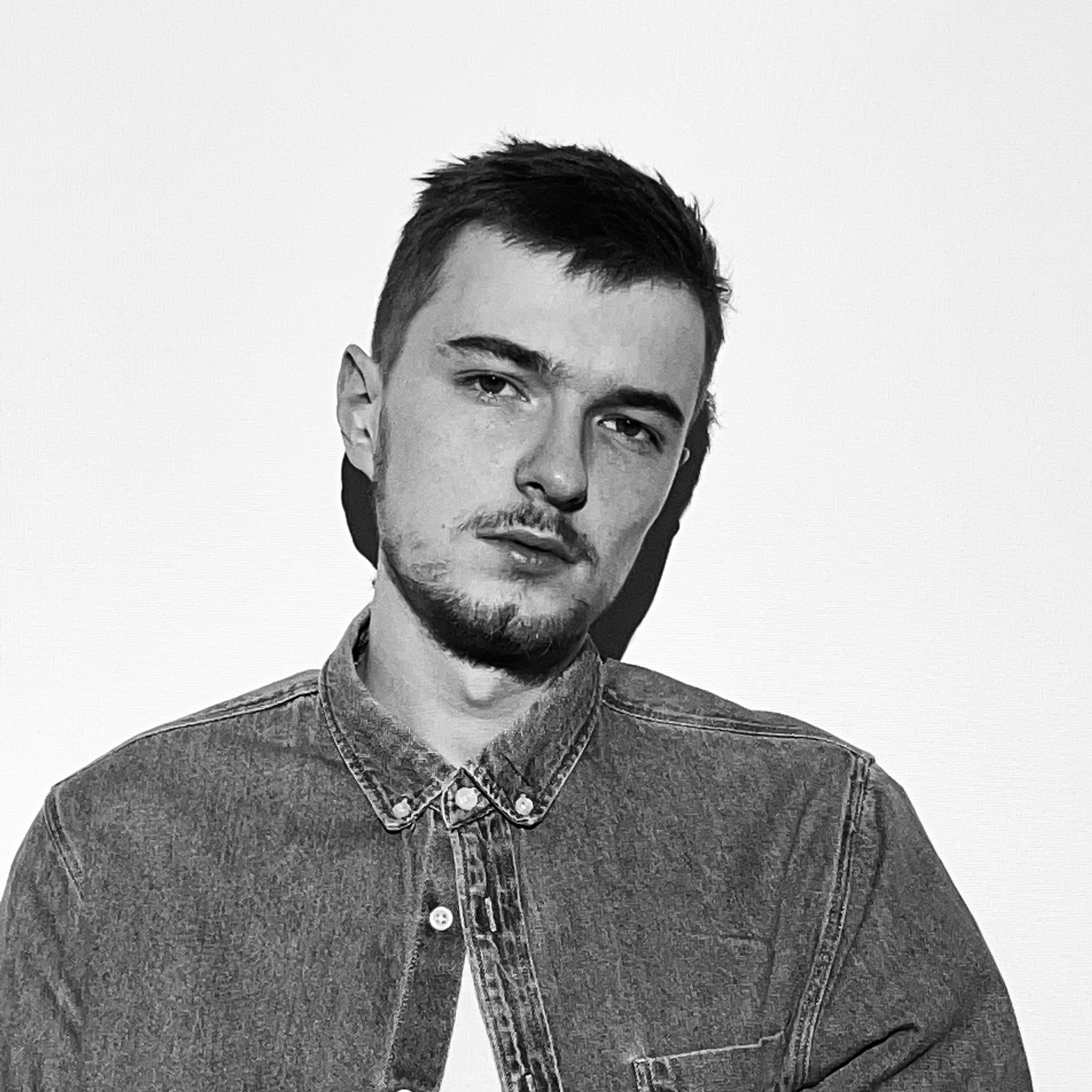 Maks Alex Savchenko – Medium