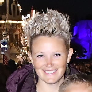 Lauralee Flores – Medium