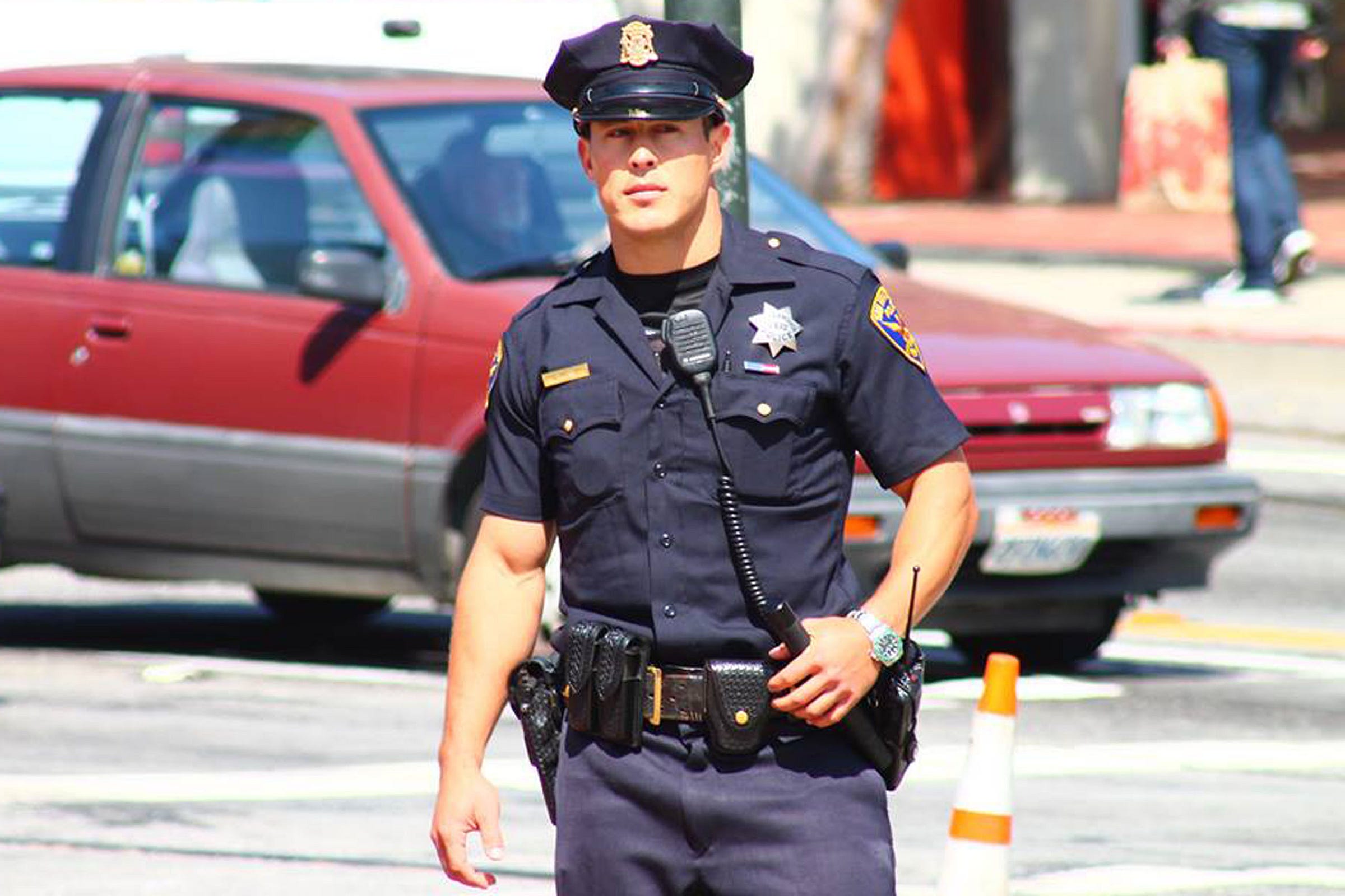 Картинка полицейского. Крис полицейский. Люди Лос Анджелеса полиция. Форма американского полицейского. Полиция Америки.