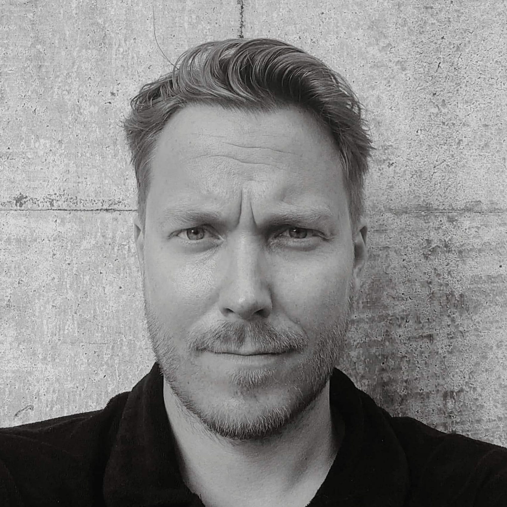 Robert Iversen Bogard – Medium
