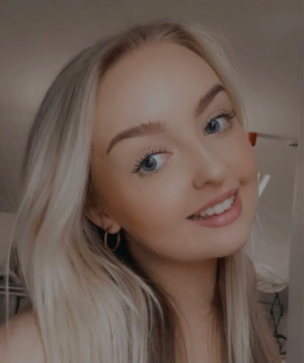 Lauren Whitehead – Medium