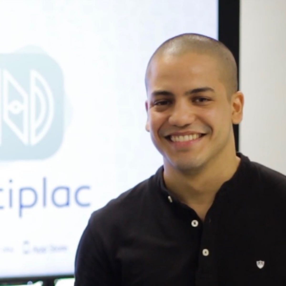 Miguel Mora – Medium
