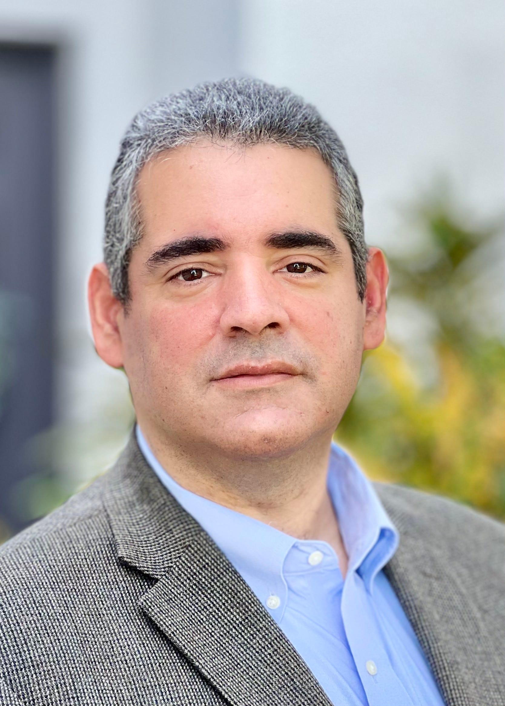 Daniel Silva Medium