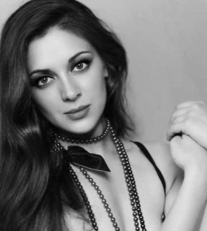 Kristal Devine – Medium