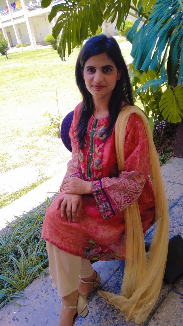 qurrat-ul-ain-medium