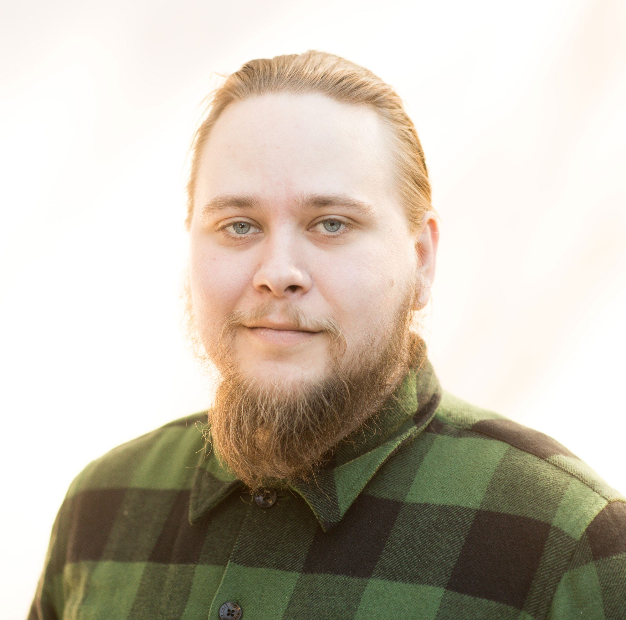 Dennis Carlsson – Medium