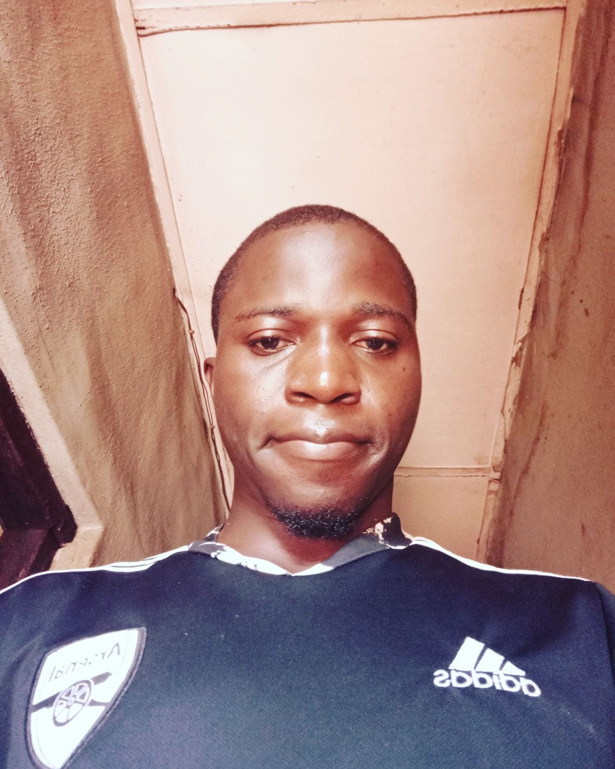 Ezenibe Charles Medium ezenibe-charles-medium