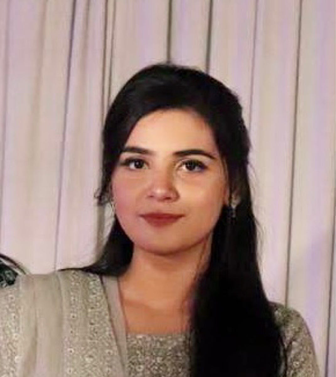 Nimra Khan – Medium