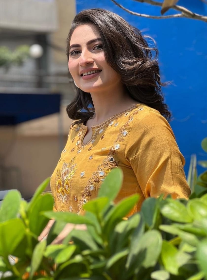 Manayell Zayn Medium manayell-zayn-medium