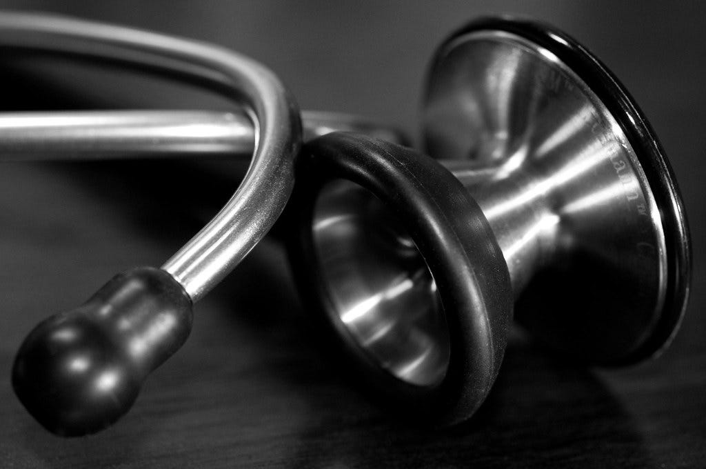 La Dottoressa Ti Giudica... Medium La Dottoressa Ti Giudica... Medium