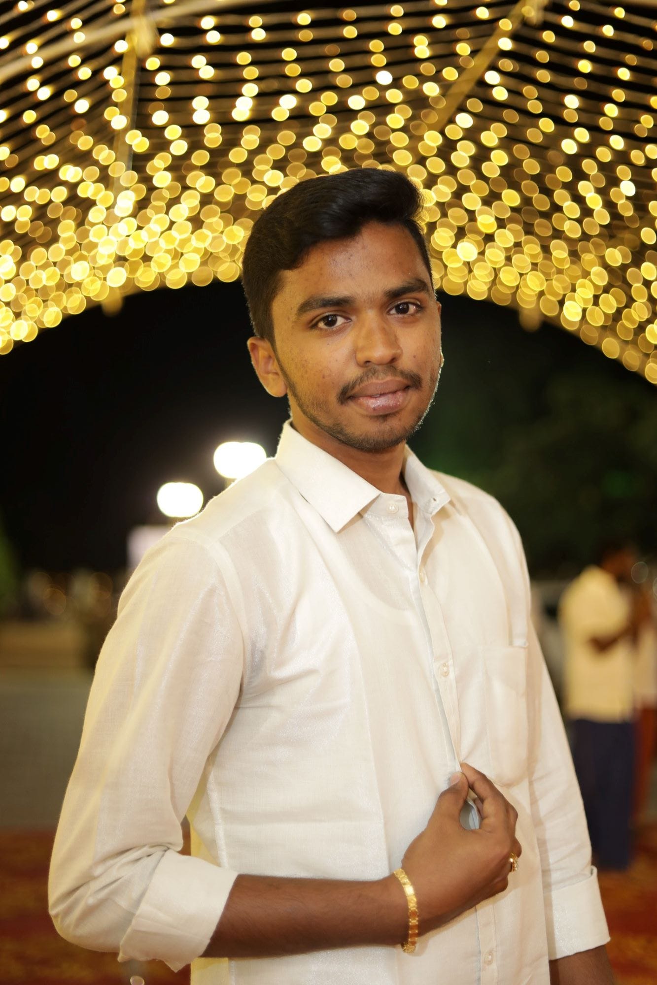 Kavinchakravarthey Medium Kavinchakravarthey medium