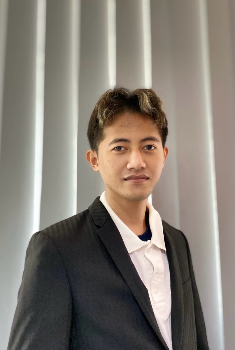 Rizqi nur rifai medium