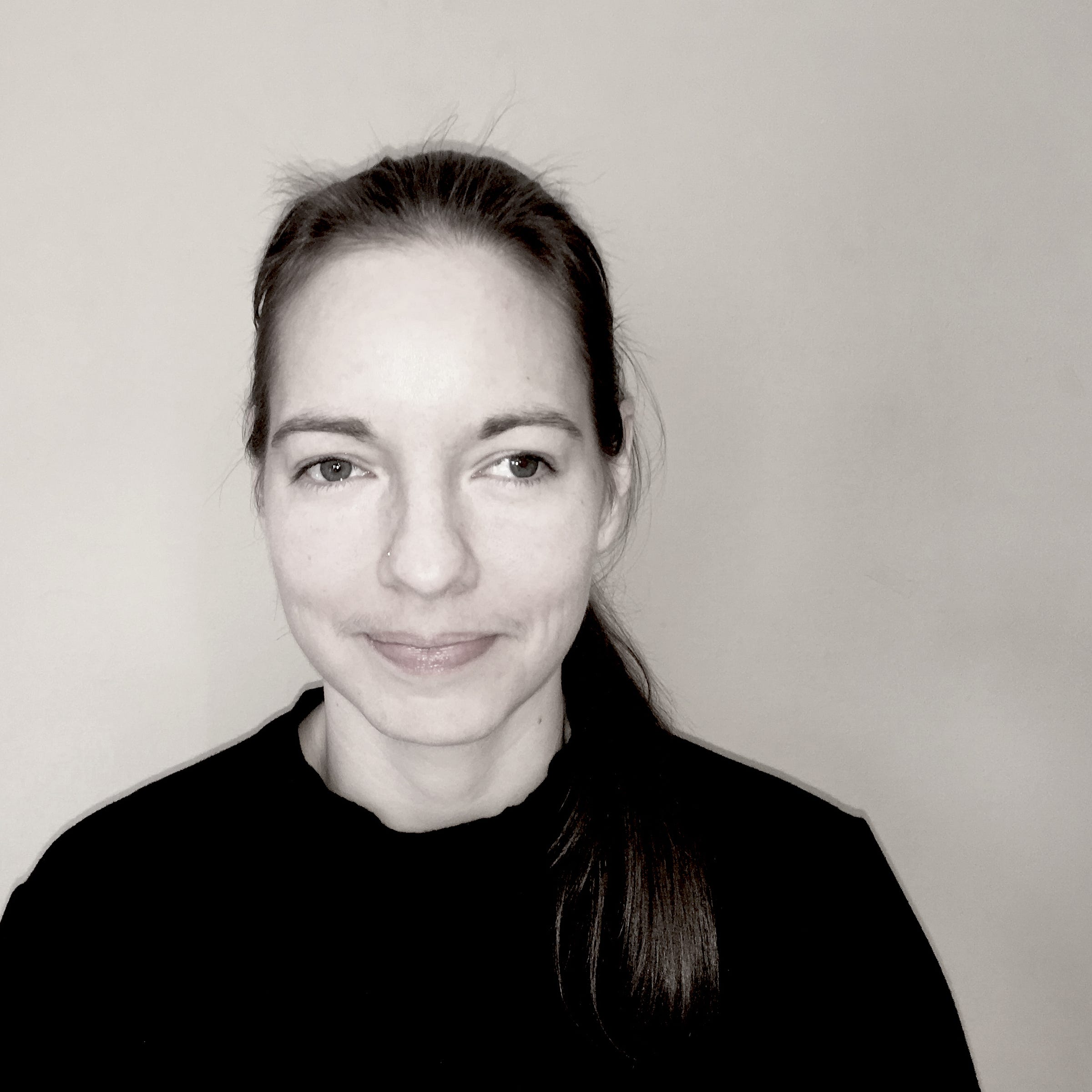 Viktória Pere – Medium