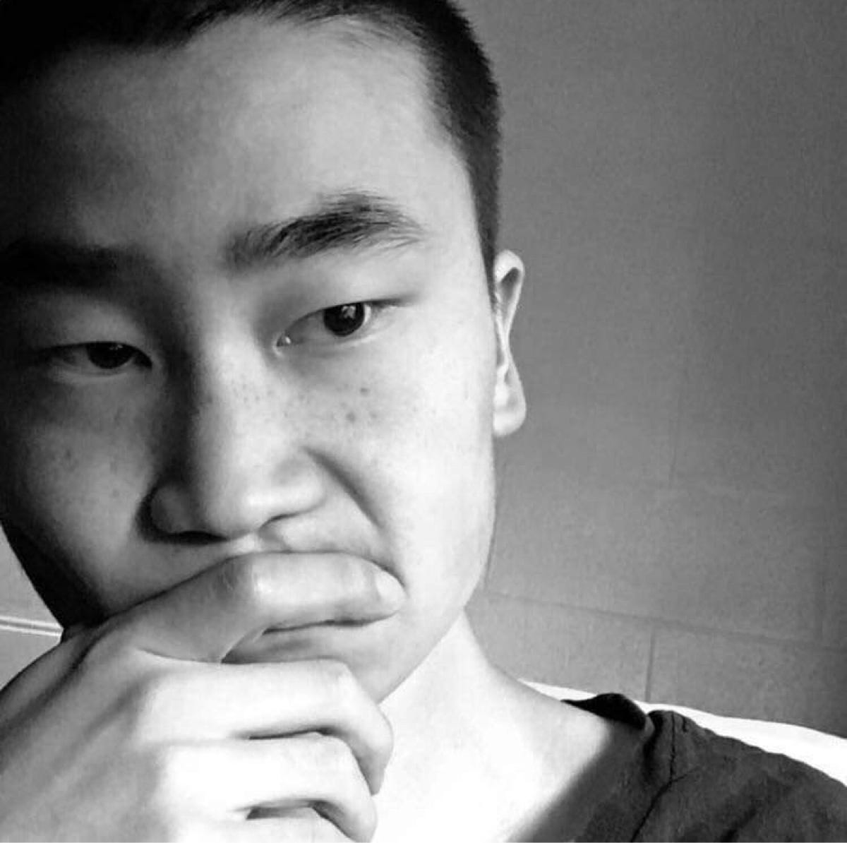 Shon Loftus – Medium