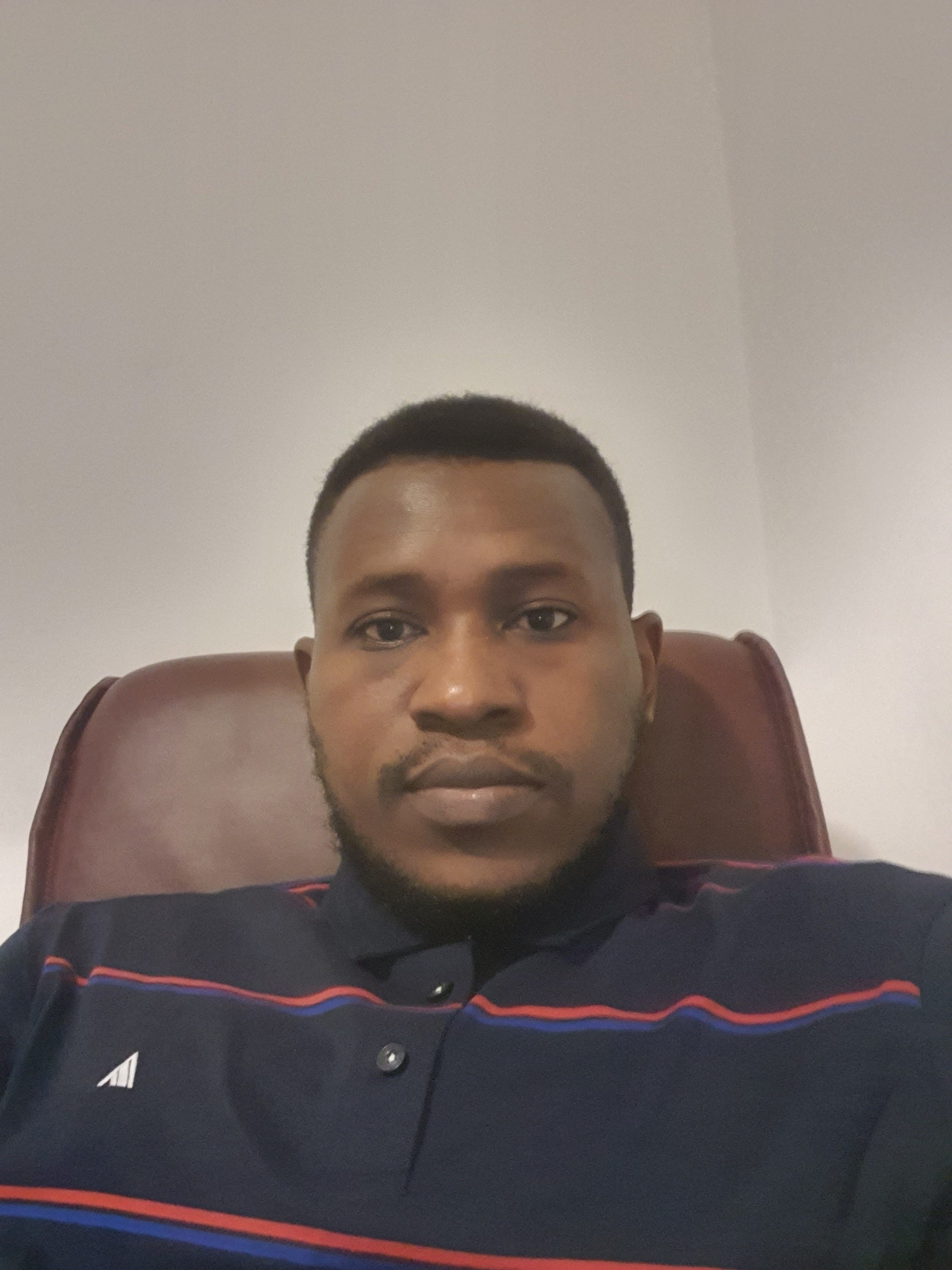 Echiejile Amos – Medium