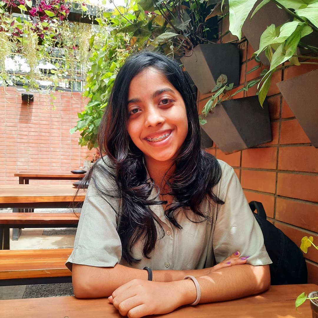 Renisha Jesvita – Medium