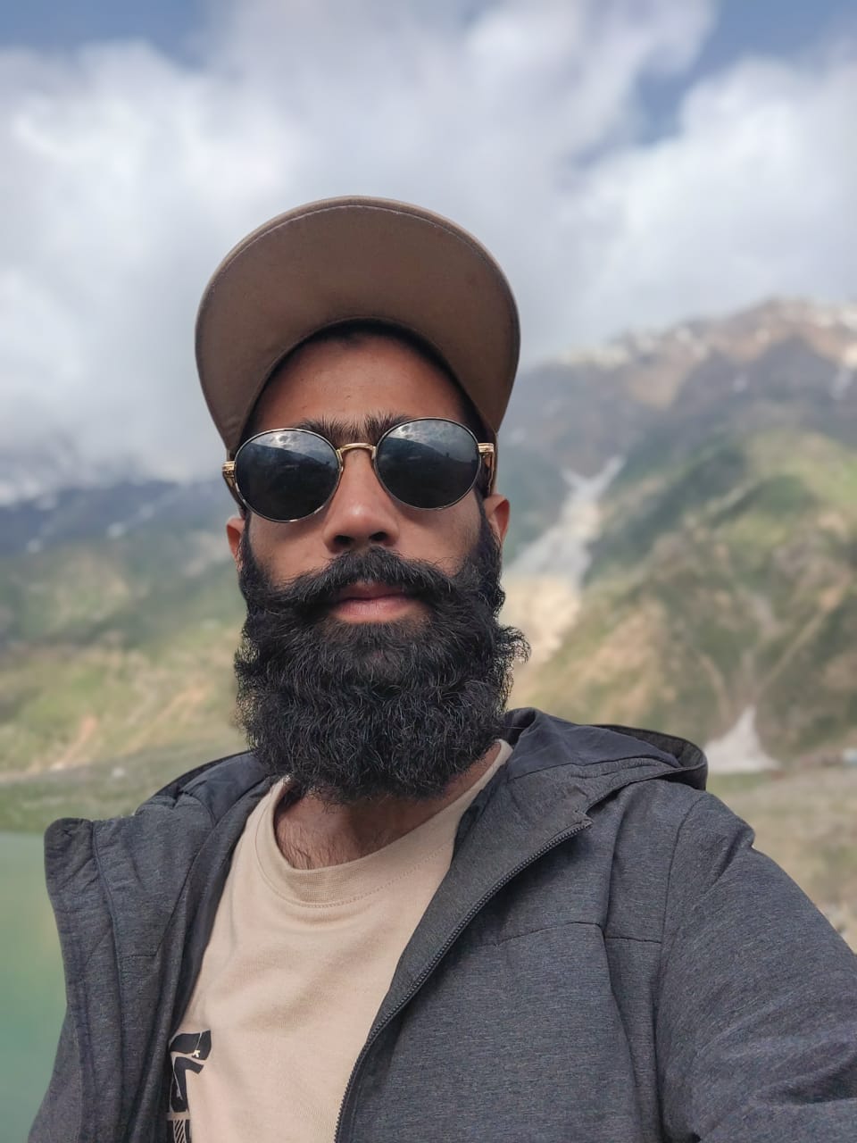 Zainsaleem medium