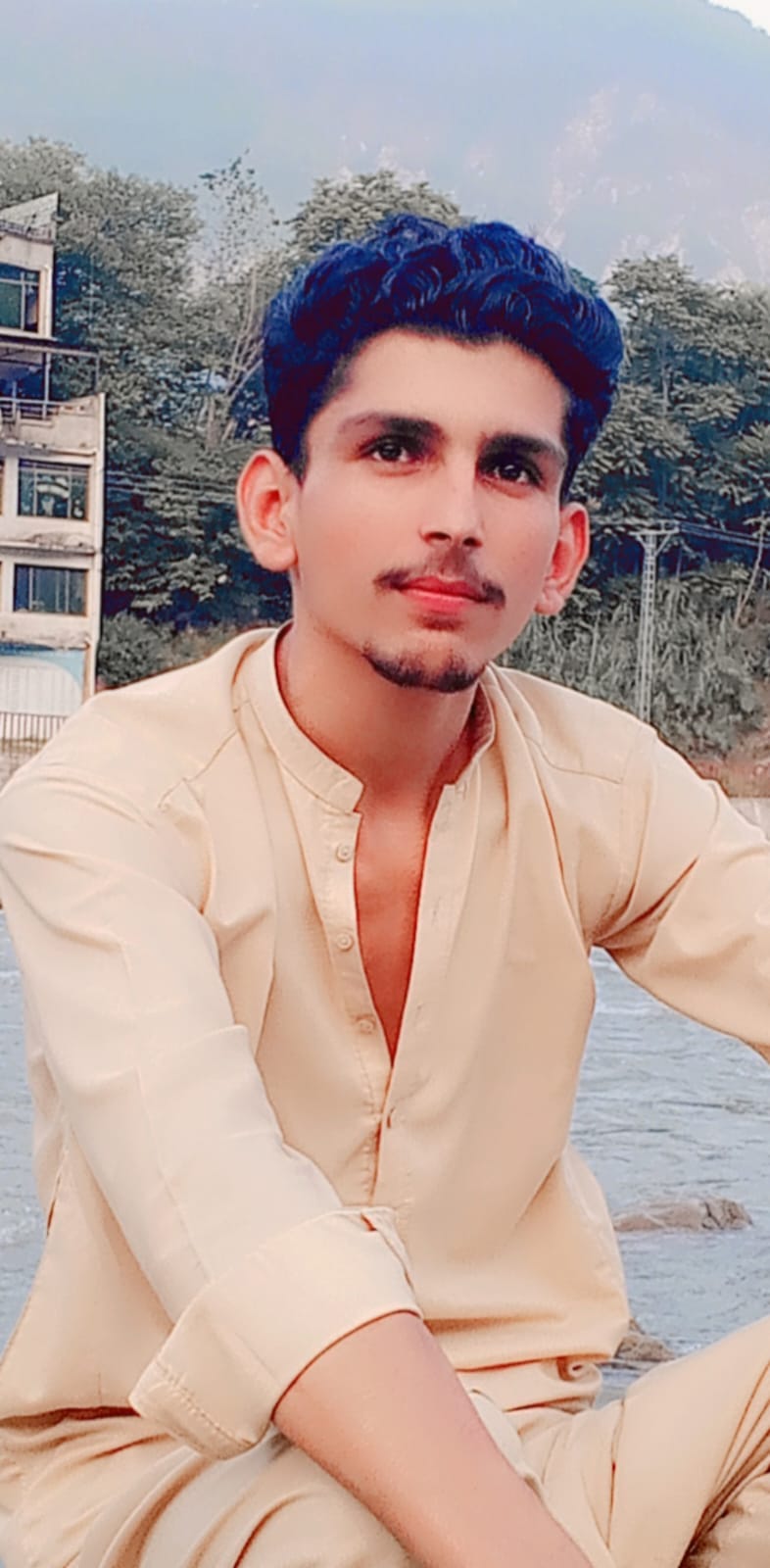 Basit ali medium