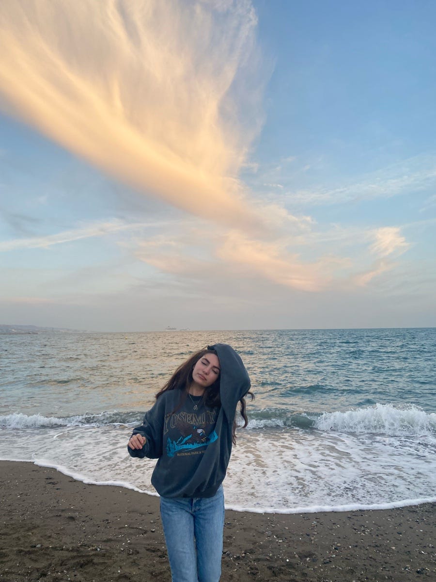 Julia Rives – Medium