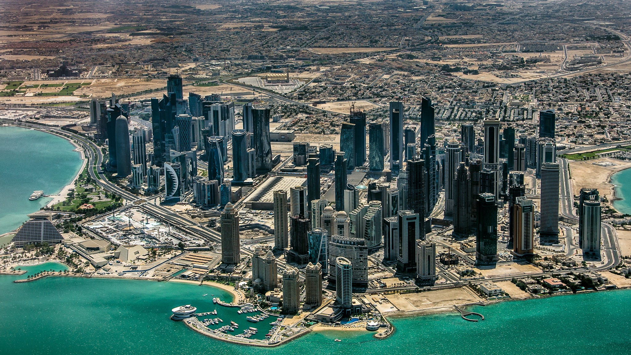 Самая жаркая страна в этом году. Доха Катар. Катар столица Доха. Доха столица Катара достопримечательности. Персидский залив Катар.