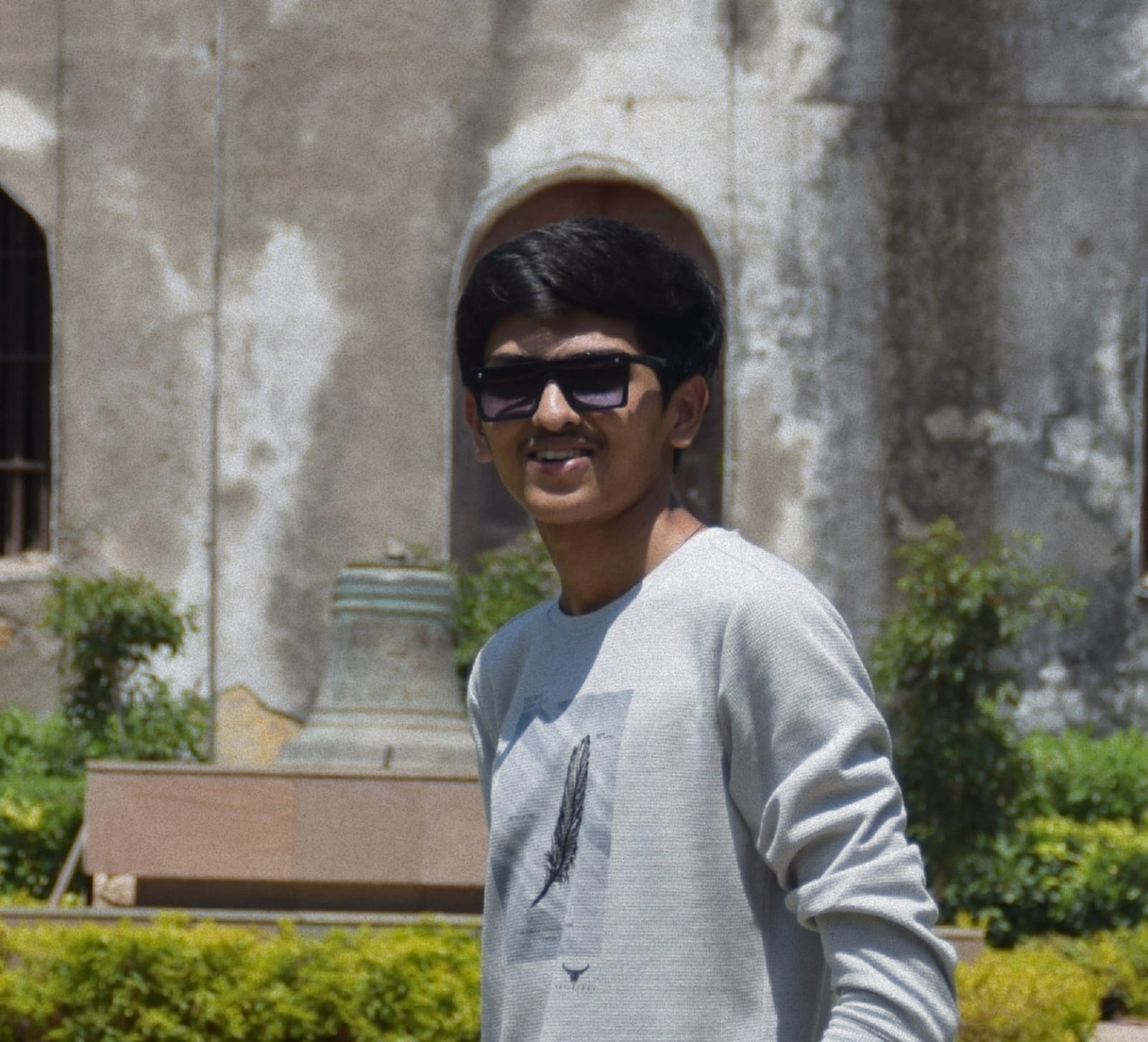 Priyanshu parakhiya medium