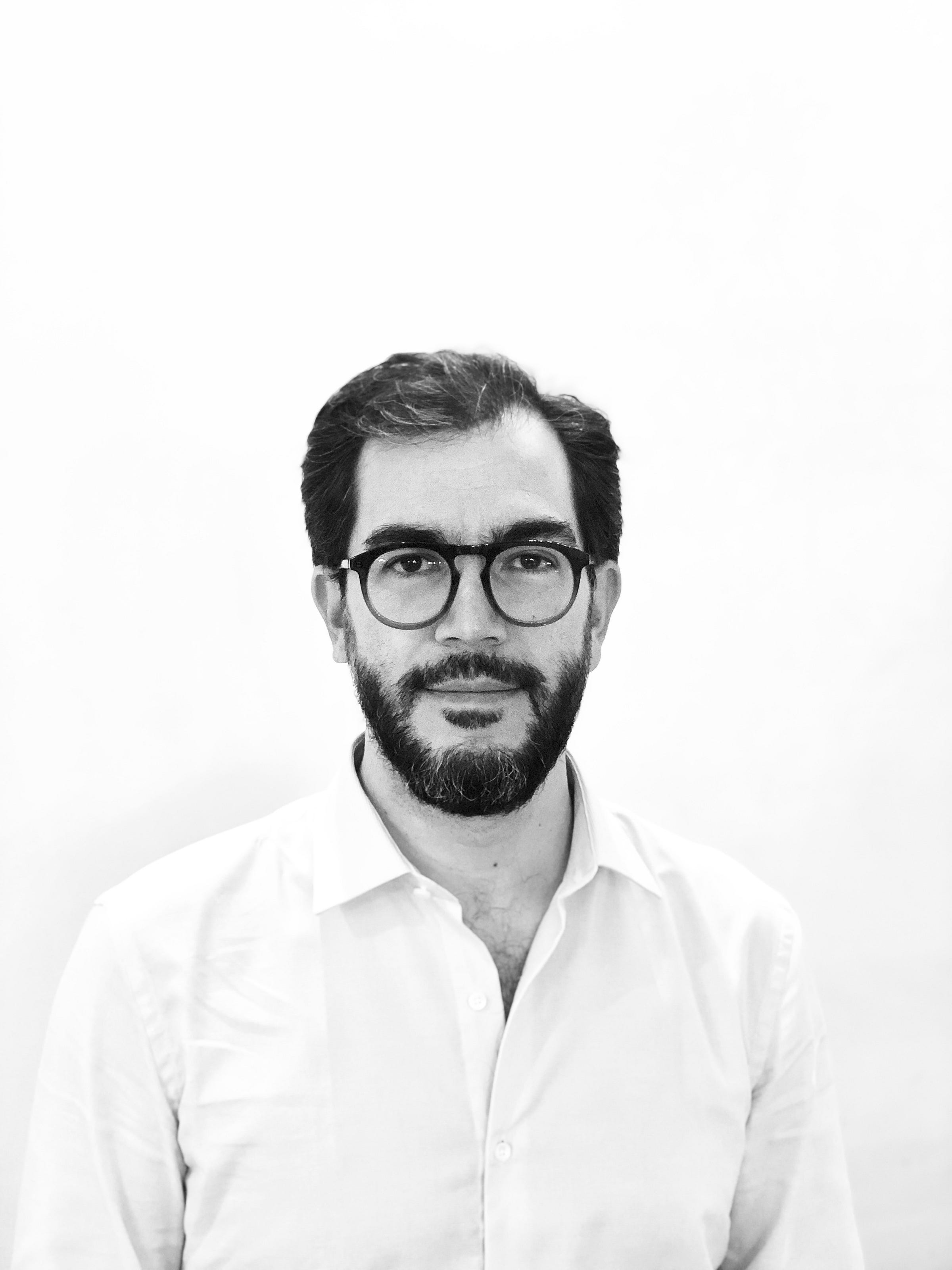 Guillermo Aguirre Medium