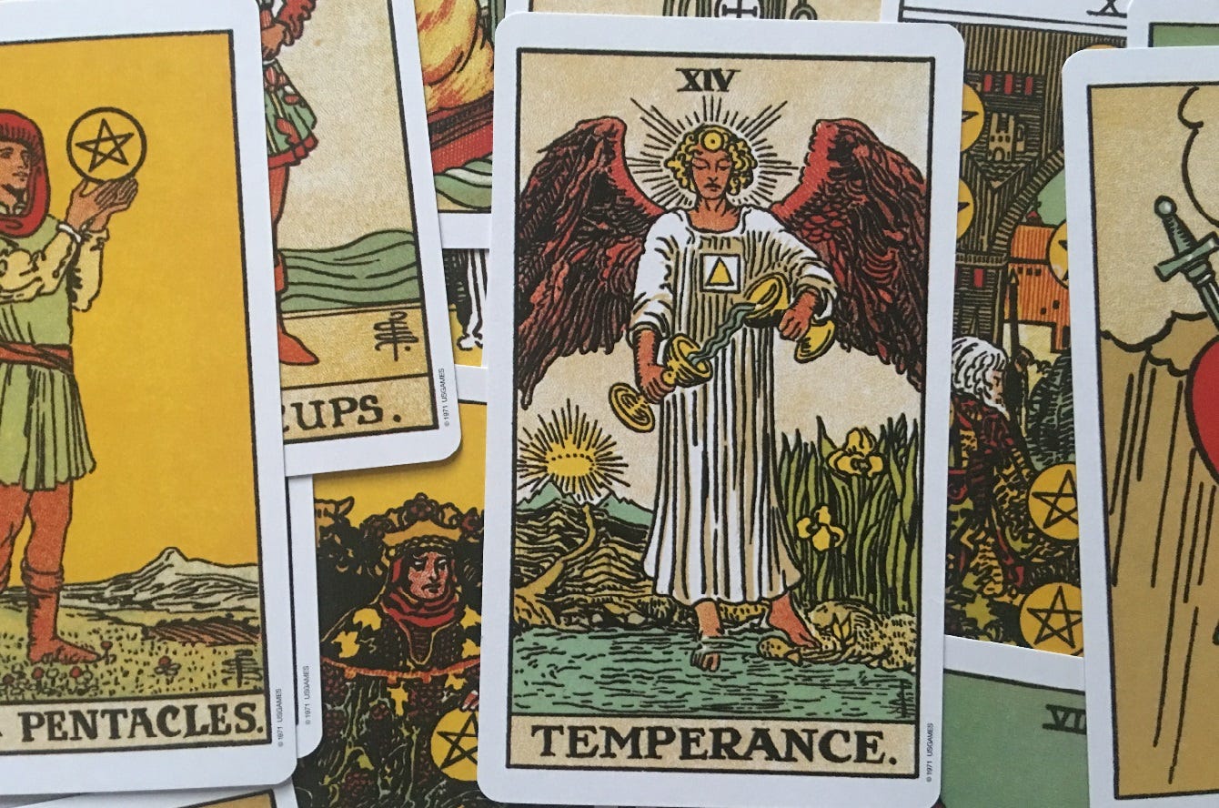 карта таро temperance. умеренность райдер уэйт. карта таро temperance. умеренность таро райдера уэйта. карта таро 14 умеренность.