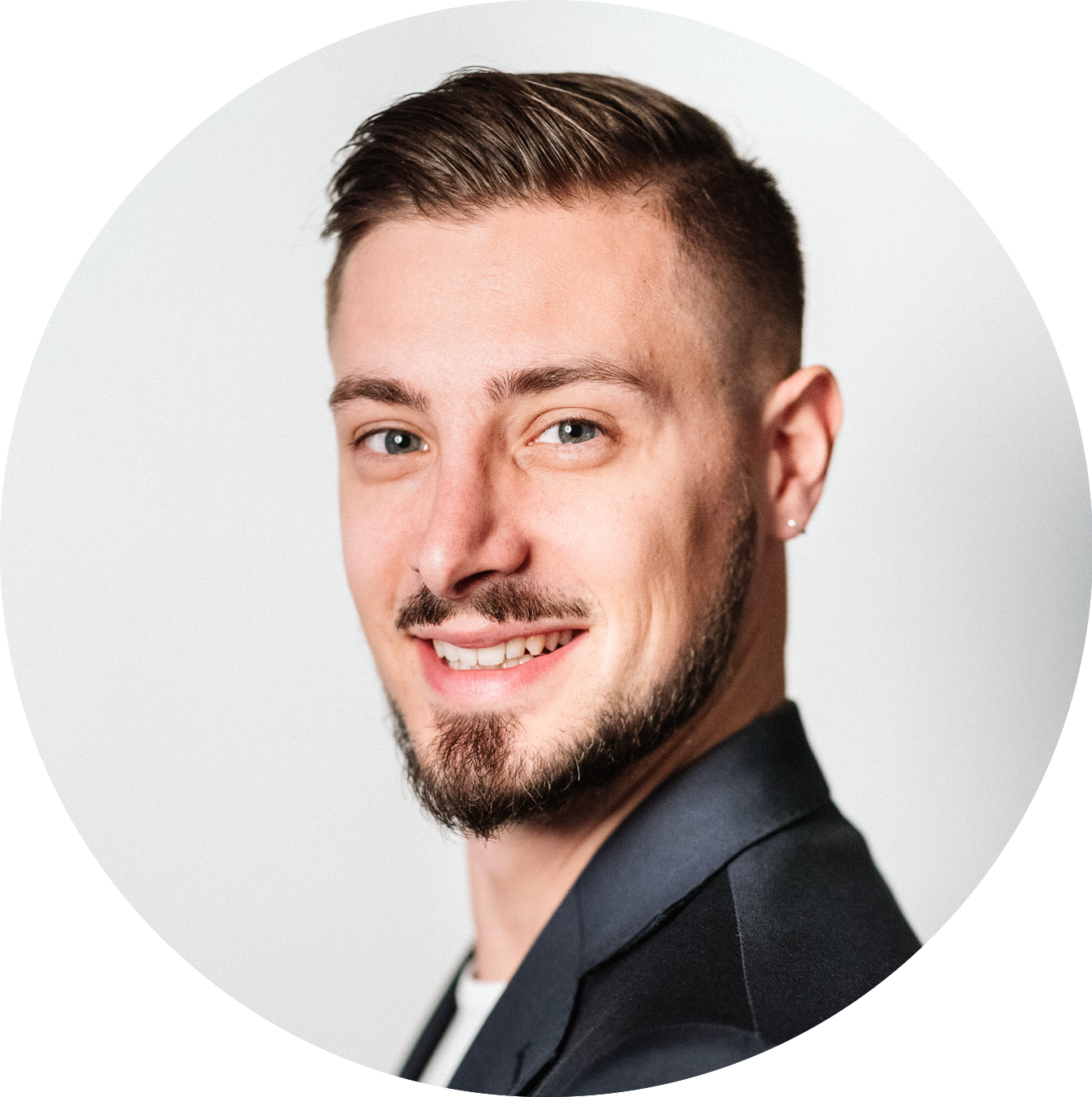 Yari Brugnoni Medium yari-brugnoni-medium