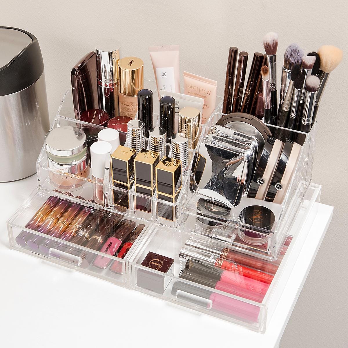 женская косметика. какие виды косметики. ассортимент косметики. декоративная косметика. средства косметики.