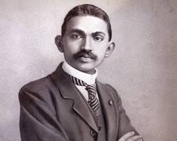 मोहनदास करमचंद गांधी, जिन्हें हम महात्मा गांधी और ‘बापू’ के नाम से जानते हैं, भारत के स्वतंत्रता…