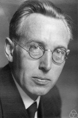 Kurt Reidemeister (1893–1971), about 1930. Photo by L. Reidemeister, Oberwolfach Photo Collection, via Wikimedia Commons, licensed under CC BY-SA 2.0 Germany.