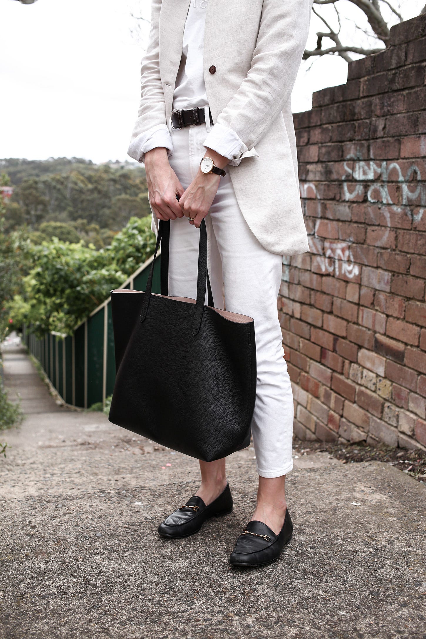 Cuyana SMALL Structured Leather Tote Review - by Kelsey Boyanzhu