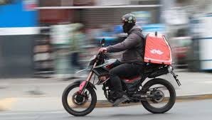 La velocidad como negocio en Chile: entregas cada vez más rápidas, ¿a qué costo?