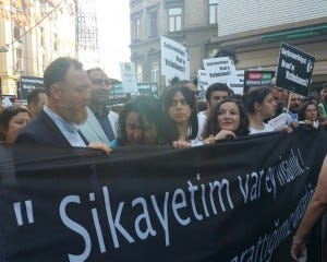 “Şey değil mi lan o? Milletvekili hani.”