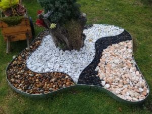 Decoración de jardines con piedras blancas